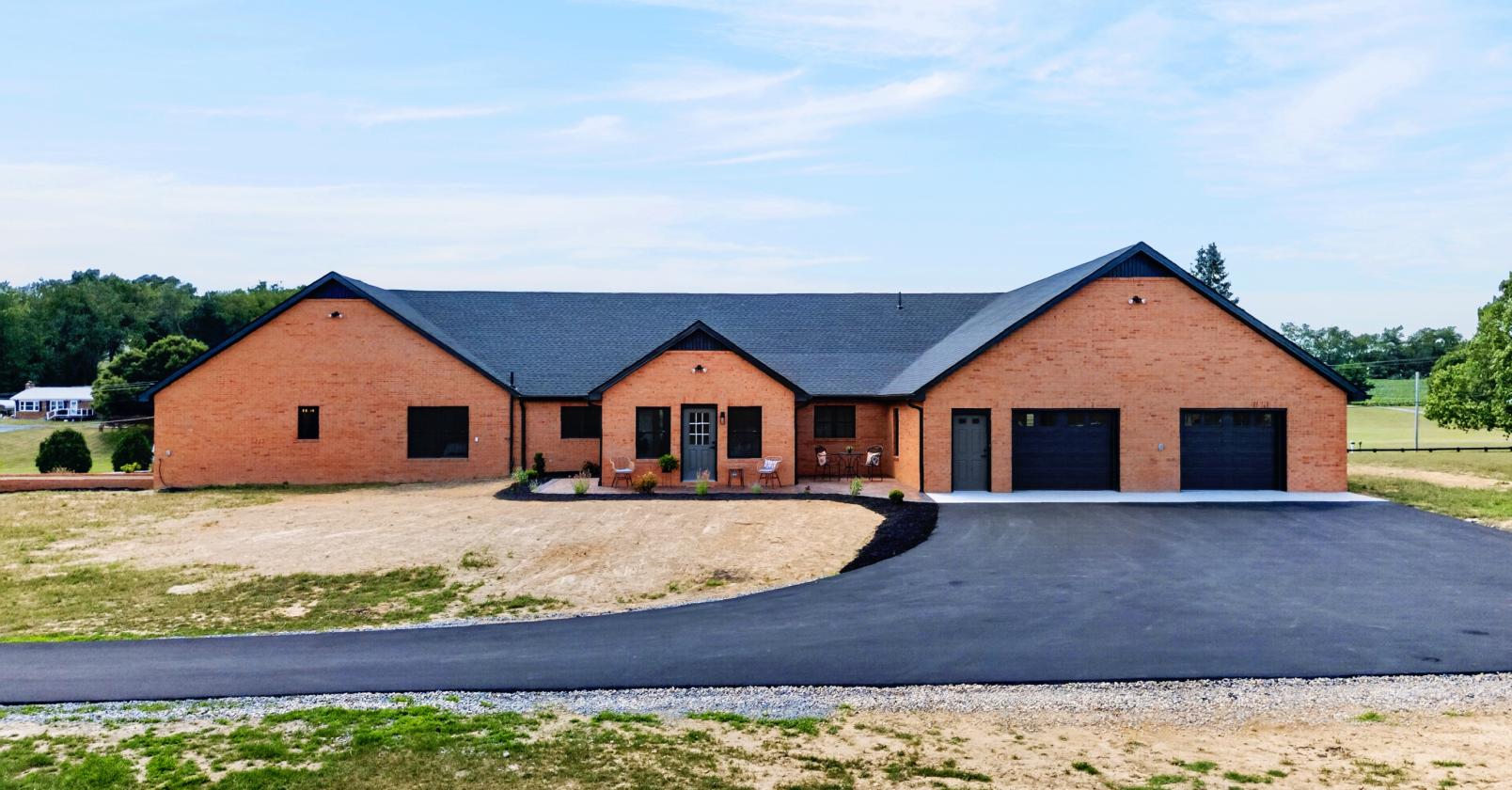 Luxury home with room for horses! - photo 28