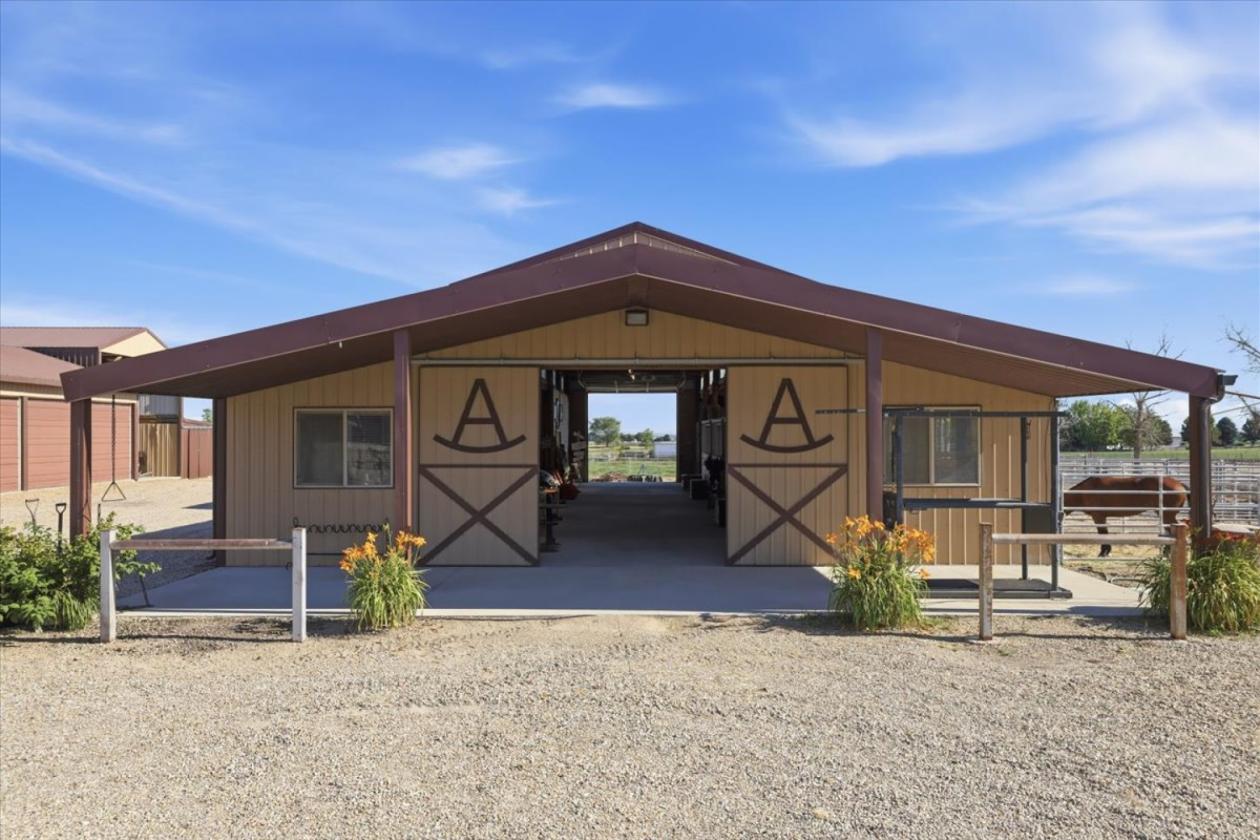 Rock'n A Ranch - Gated Equestrian Lifestyle - photo 2