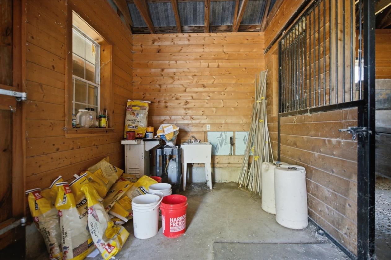 Horse & Cattle Property With Views! - photo 12