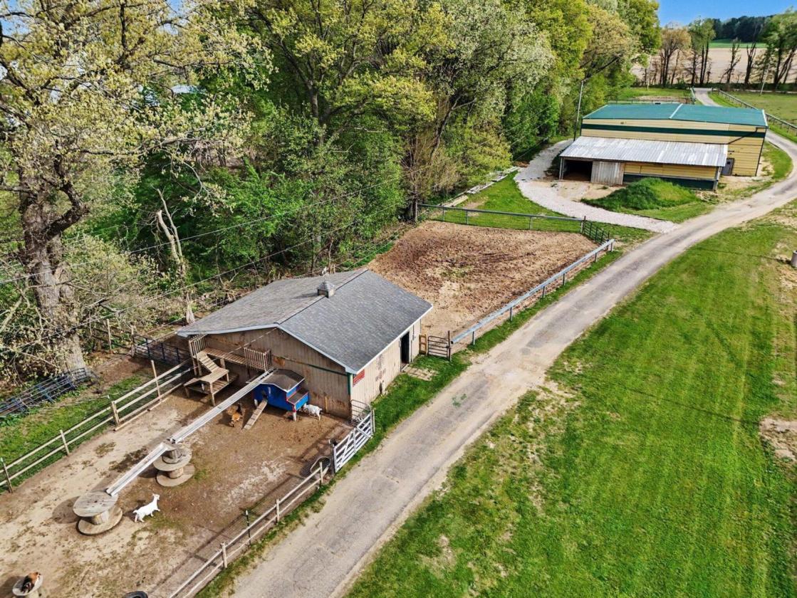 10 acre turn-key horse farm - photo 11