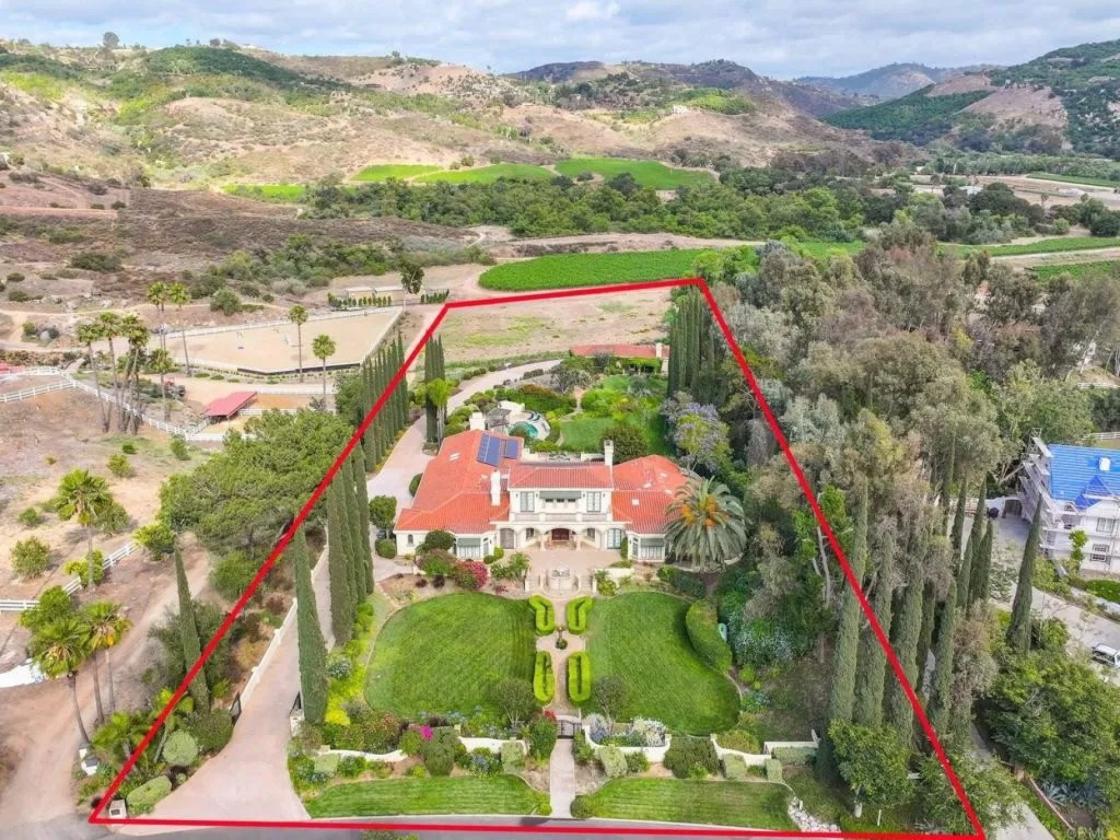 Italian Villa in Prestigious Equestrian Community - photo 30