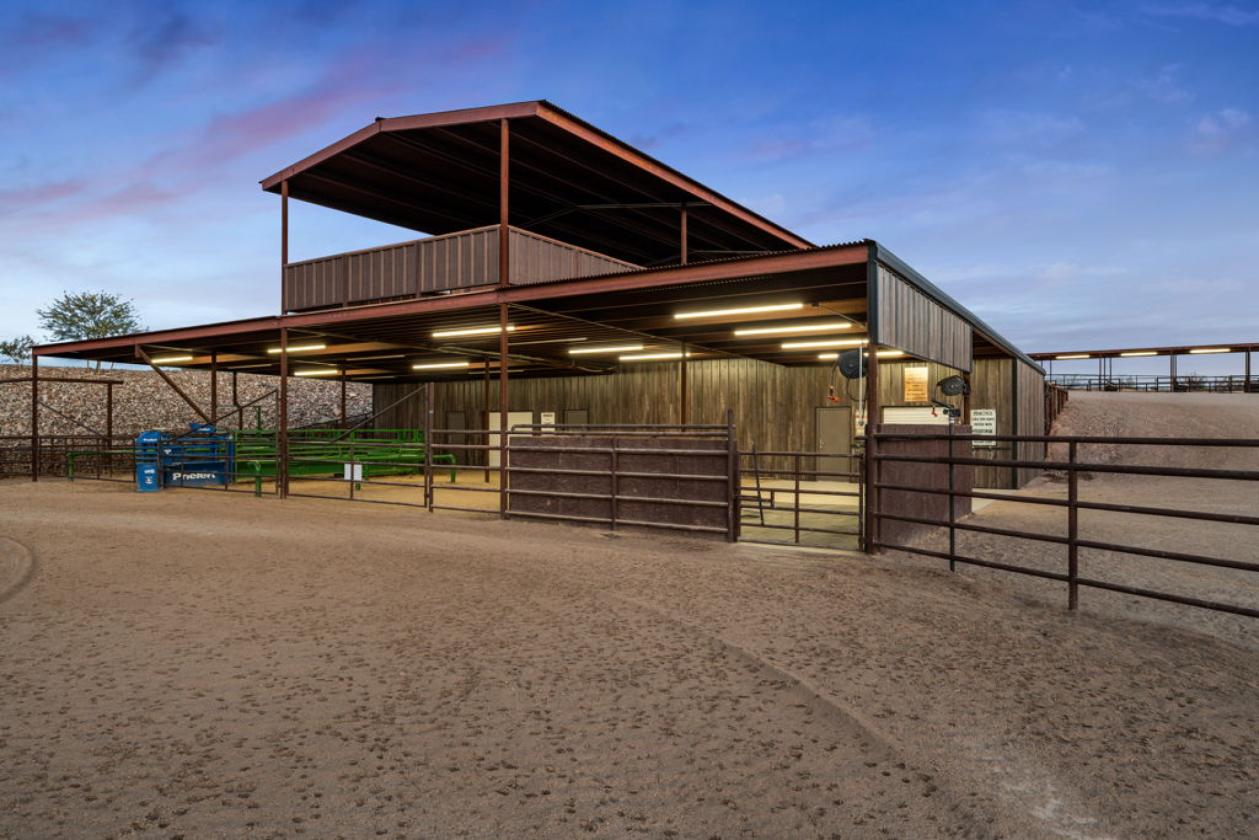 Premier Equestrian Estate Backing State Land - photo 19