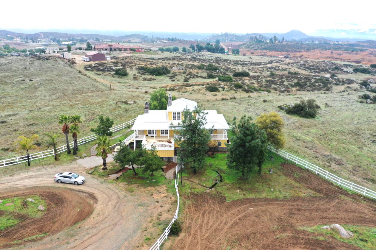 Equestrian property with 360 mountain views. Hemet, Riverside County