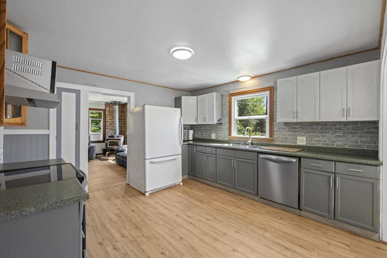 Updated Farmhouse Equestrian Estate - photo 6