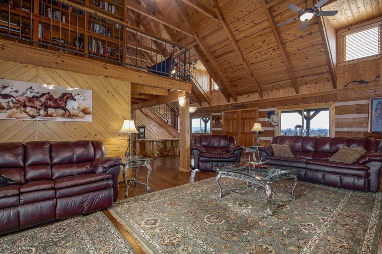 Beautiful log home on 33.95 acres - photo 10