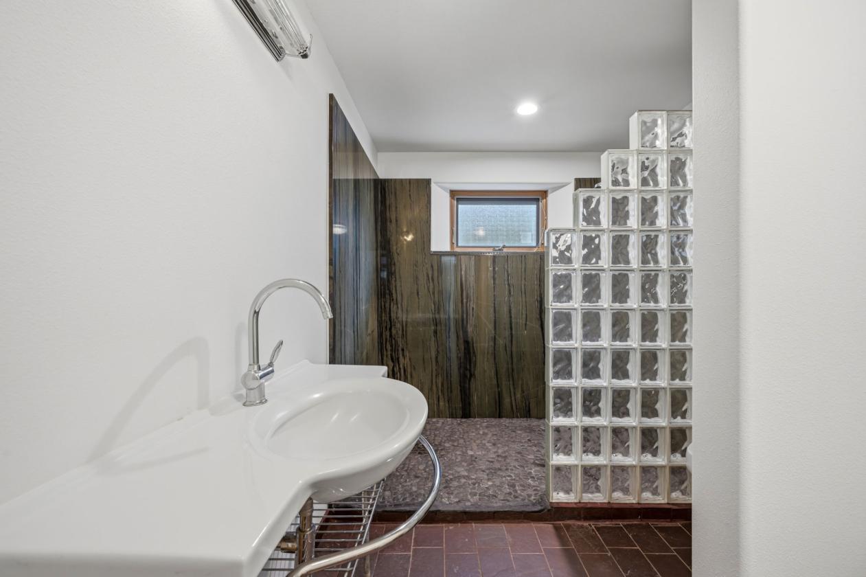 A home and property built for generations - photo 21
