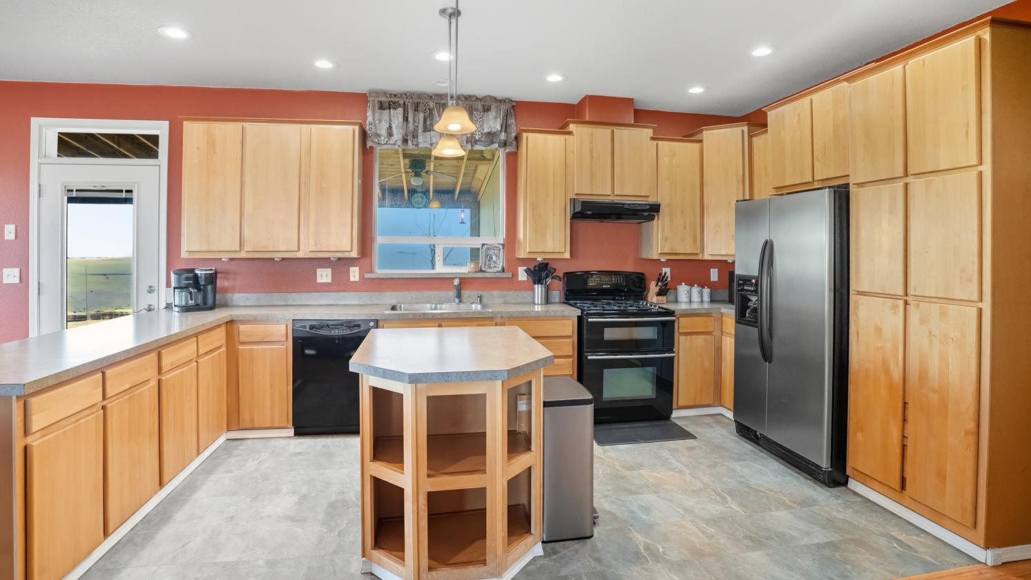 Ranch Property with Panoramic Mountain Views - photo 15