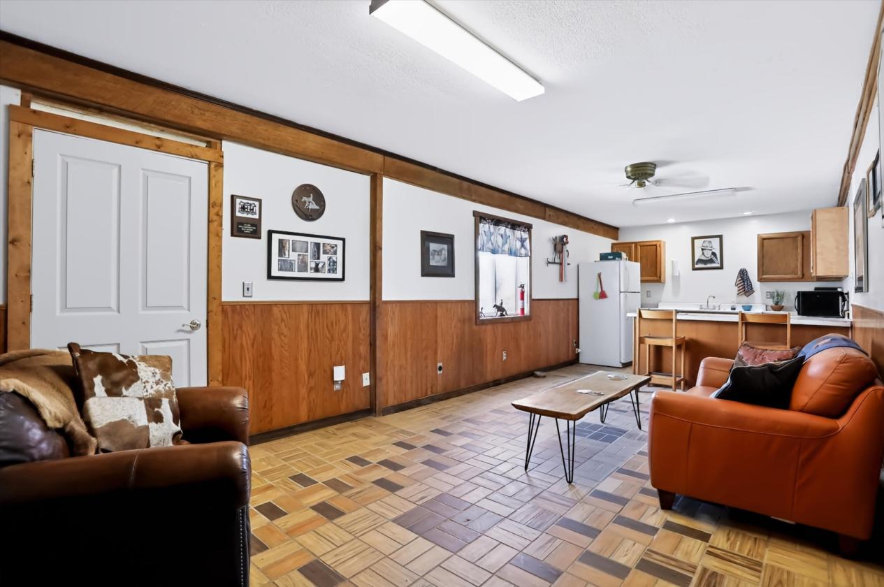 Ideal Equestrian training & boarding facility - photo 6