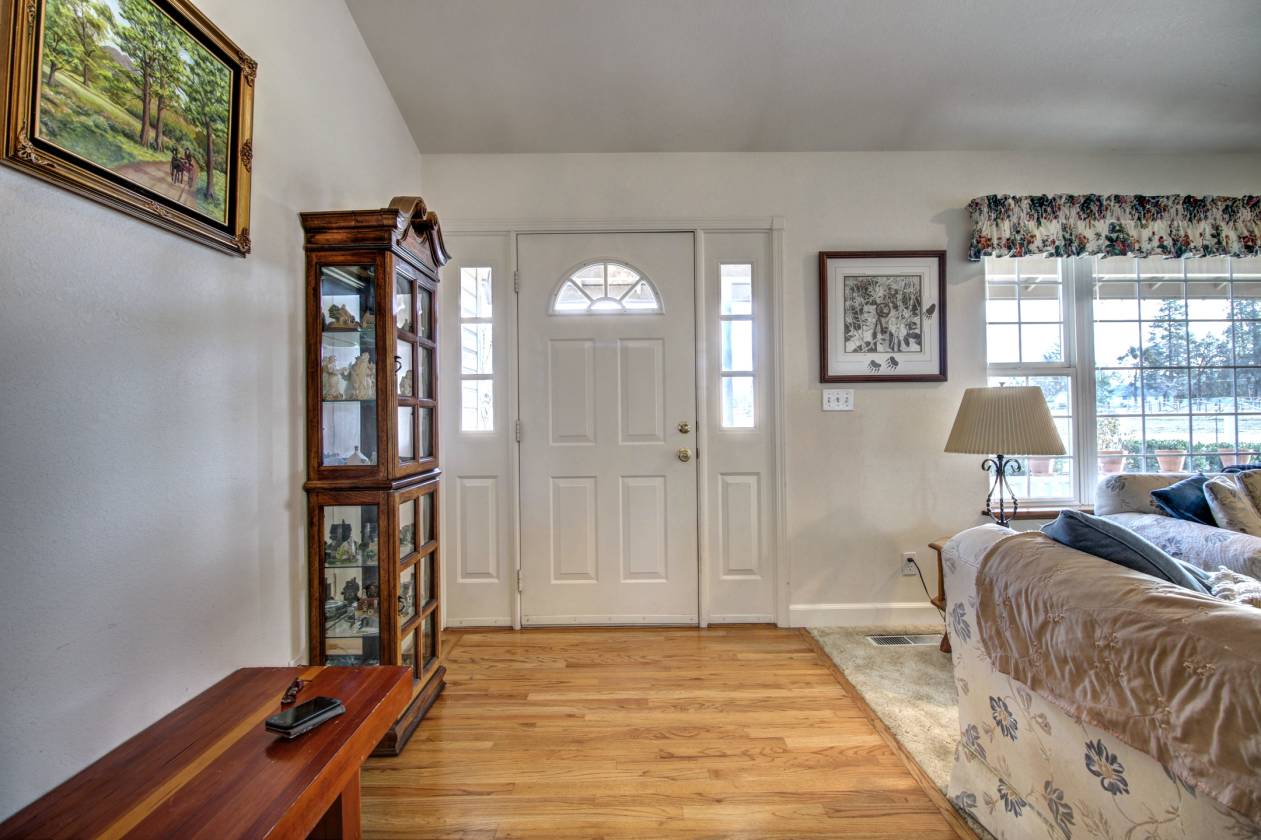 Southern Oregon Equestrian Estate Medford, Jackson County, Oregon