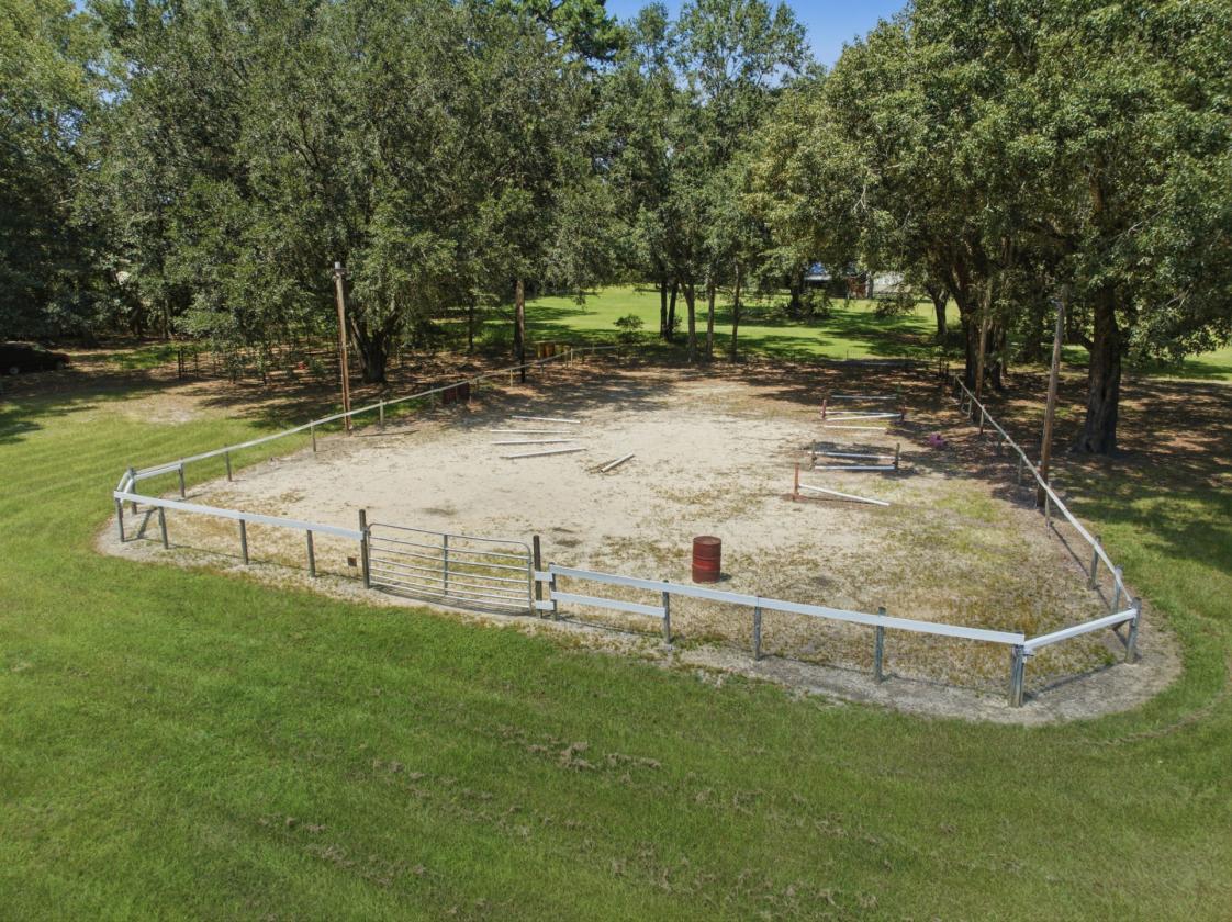 A Rare Equestrian Estate Designed for Horse & Home - photo 9