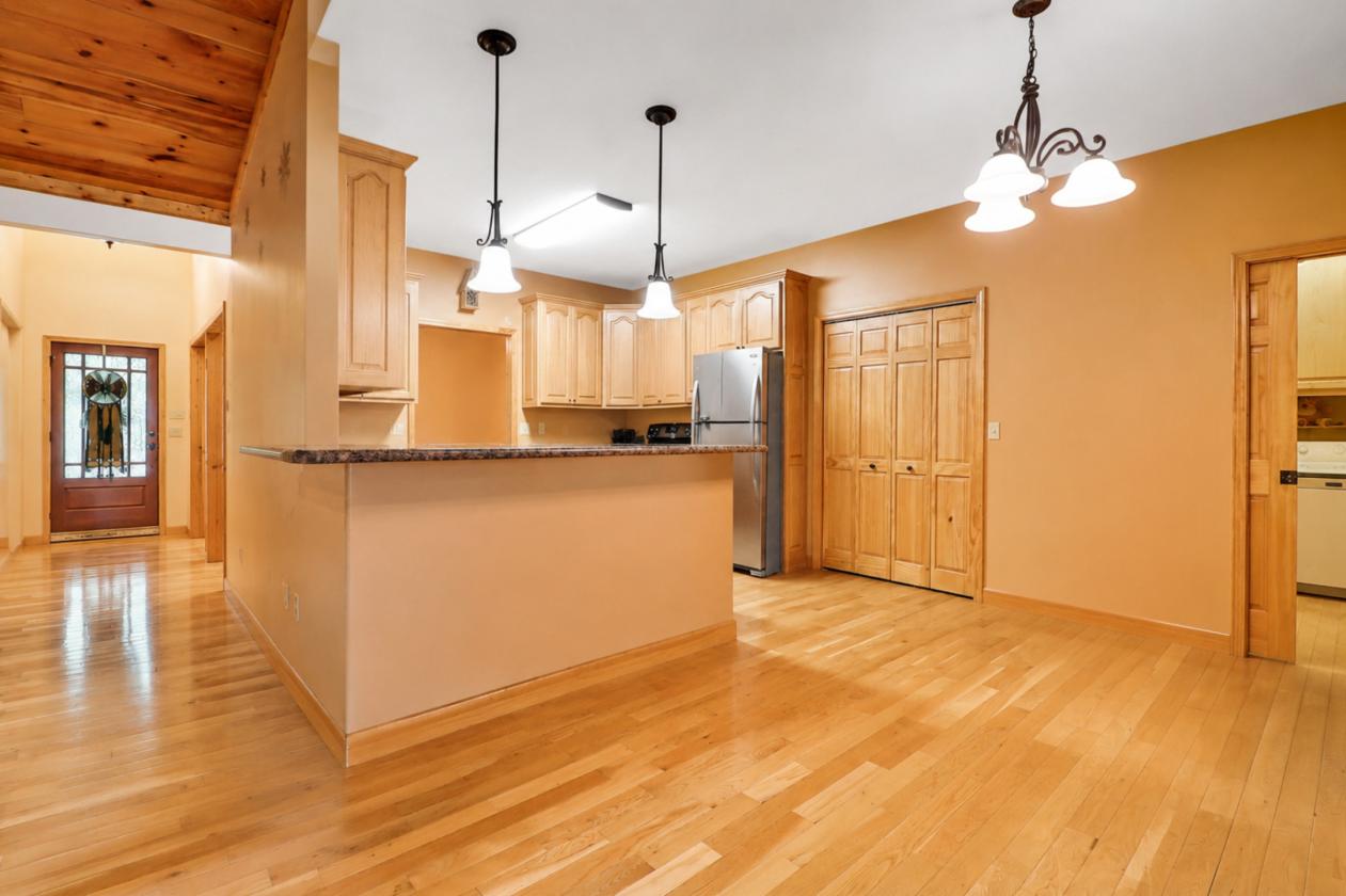 Spacious Cabin in BSF Equestrian community - photo 14