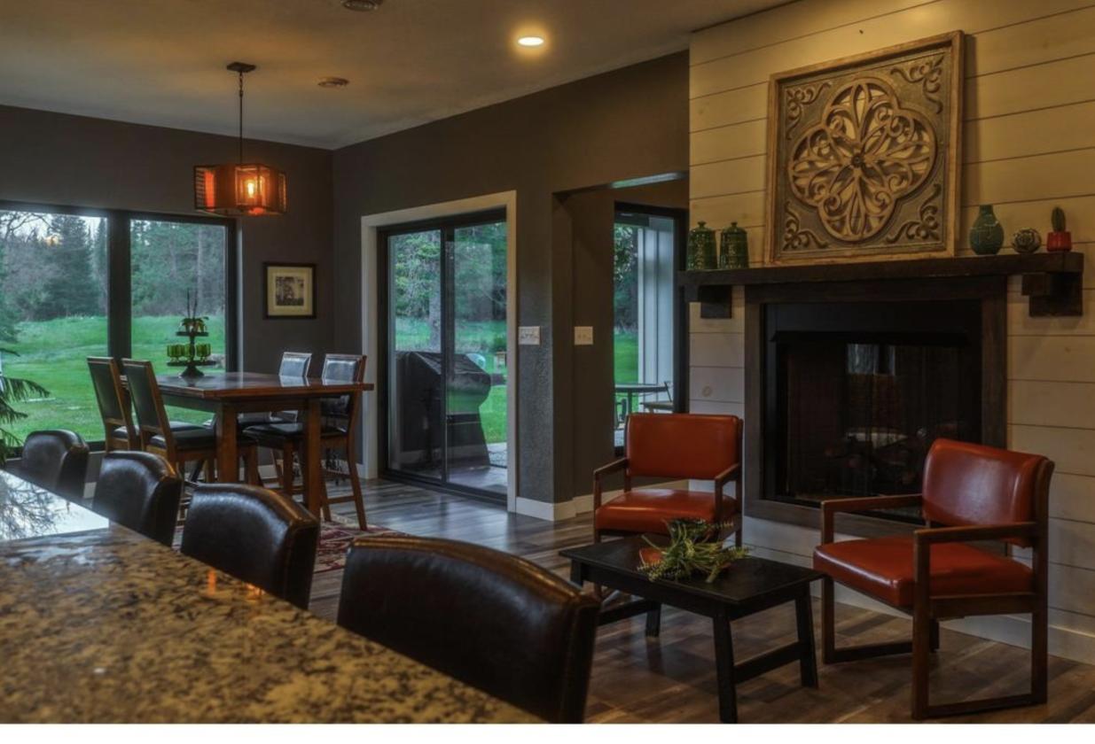 Modern Farmhouse on 36 Acres - photo 4
