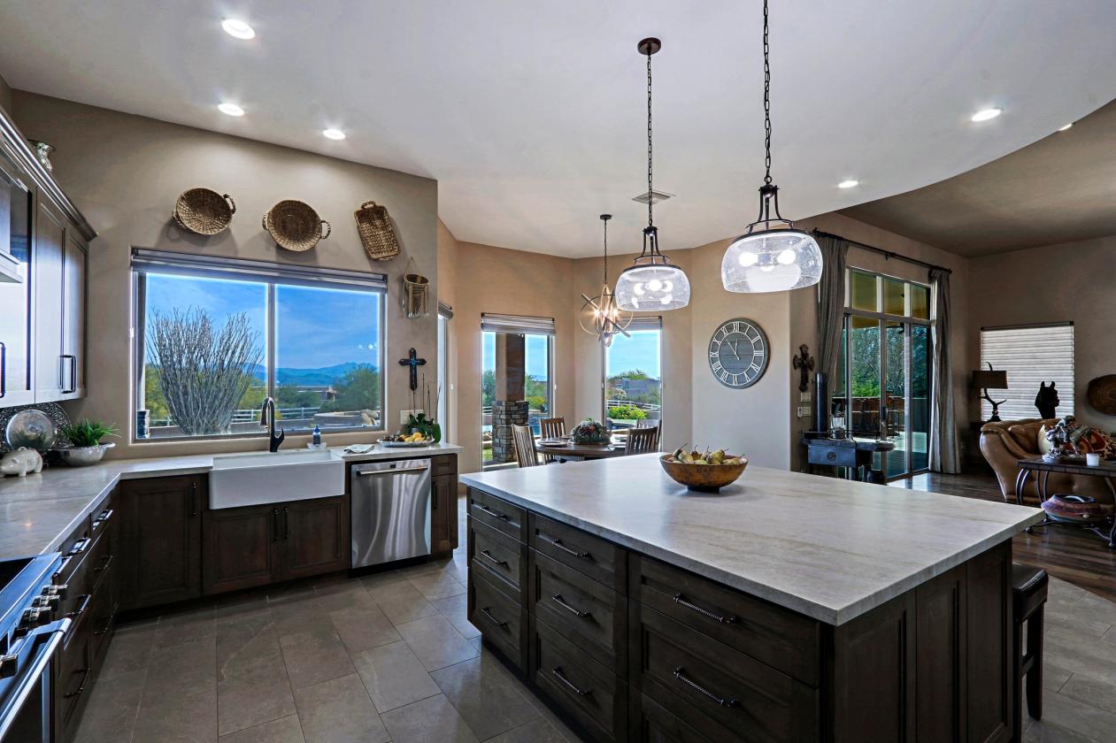 Exceptional 5 Acre Estate with a Designer Barn - photo 11