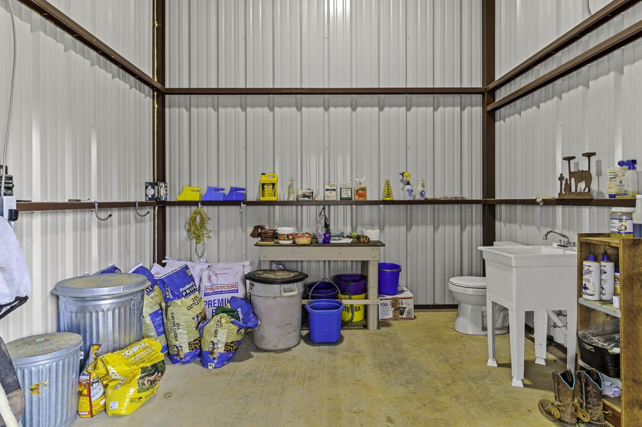 Complete Turnkey Country Horse Property - photo 10
