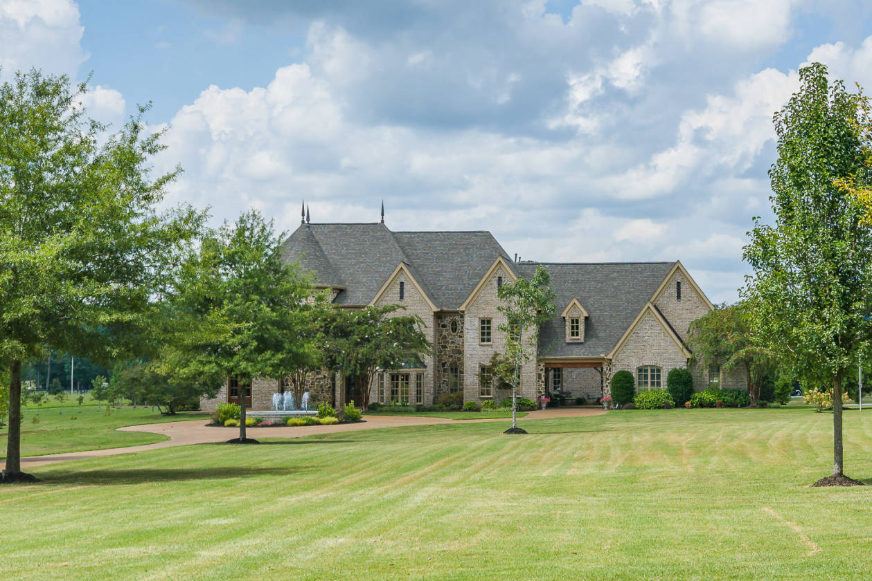 Country Estate on 19.3 Acres 45 minutes from Downtown... Williston