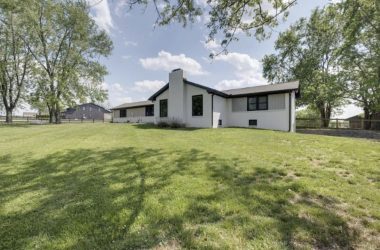 Horse Lover’s Dream on 3.71 Fenced Acres!! - photo 2