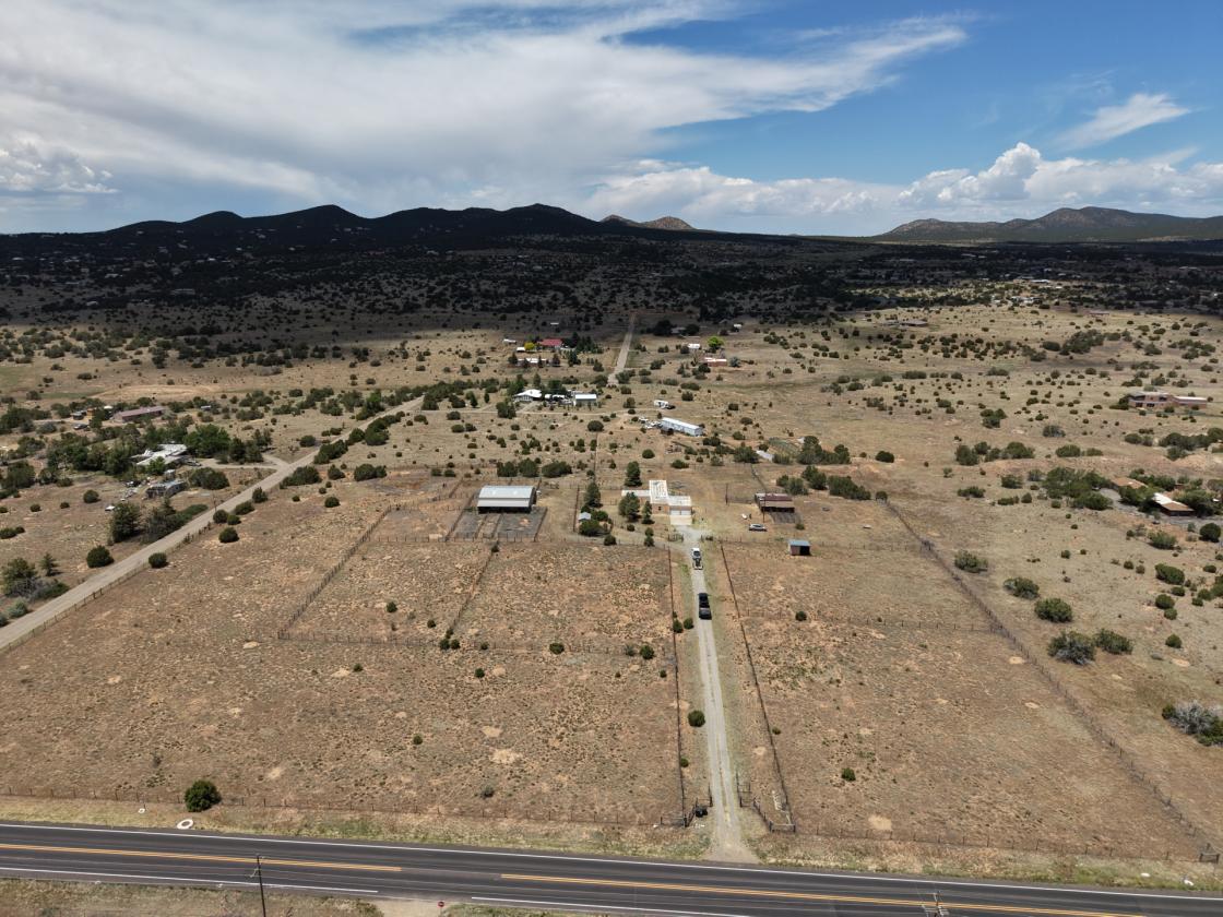 Fabulous, one of a kind horse property - photo 23