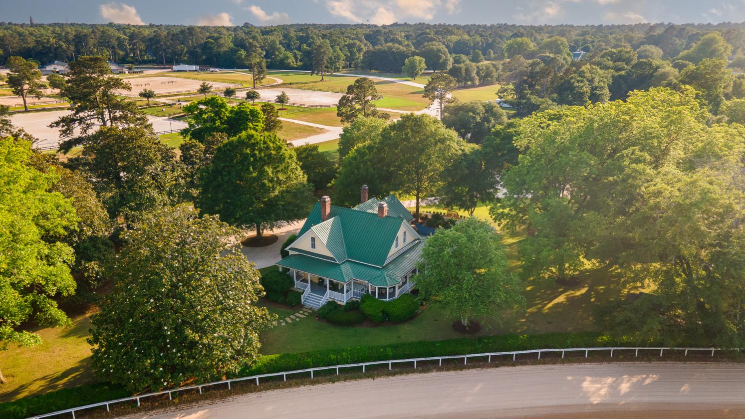 Luxury Equestrian Estate bordered by Bruce's Field - photo 1