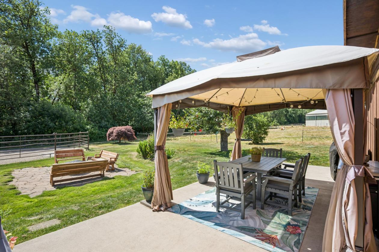 Boutique Equestrian Estate — Turnkey Move-In Ready - photo 12