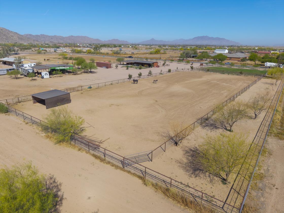 Move in ready horse property - photo 24