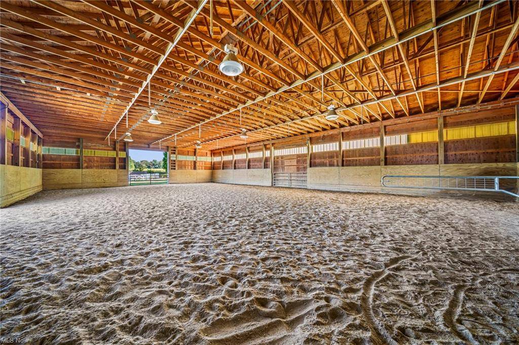 EQUESTRIAN COUNTRY ESTATE WITH CUSTOM HOME & BARN ON BEAUTIFUL PARK-LIKE SETTING - photo 15
