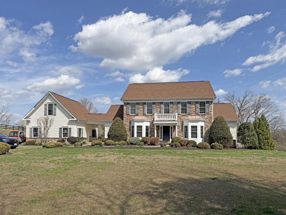 Comfortable country house, 38 acres 10 stall - photo 1
