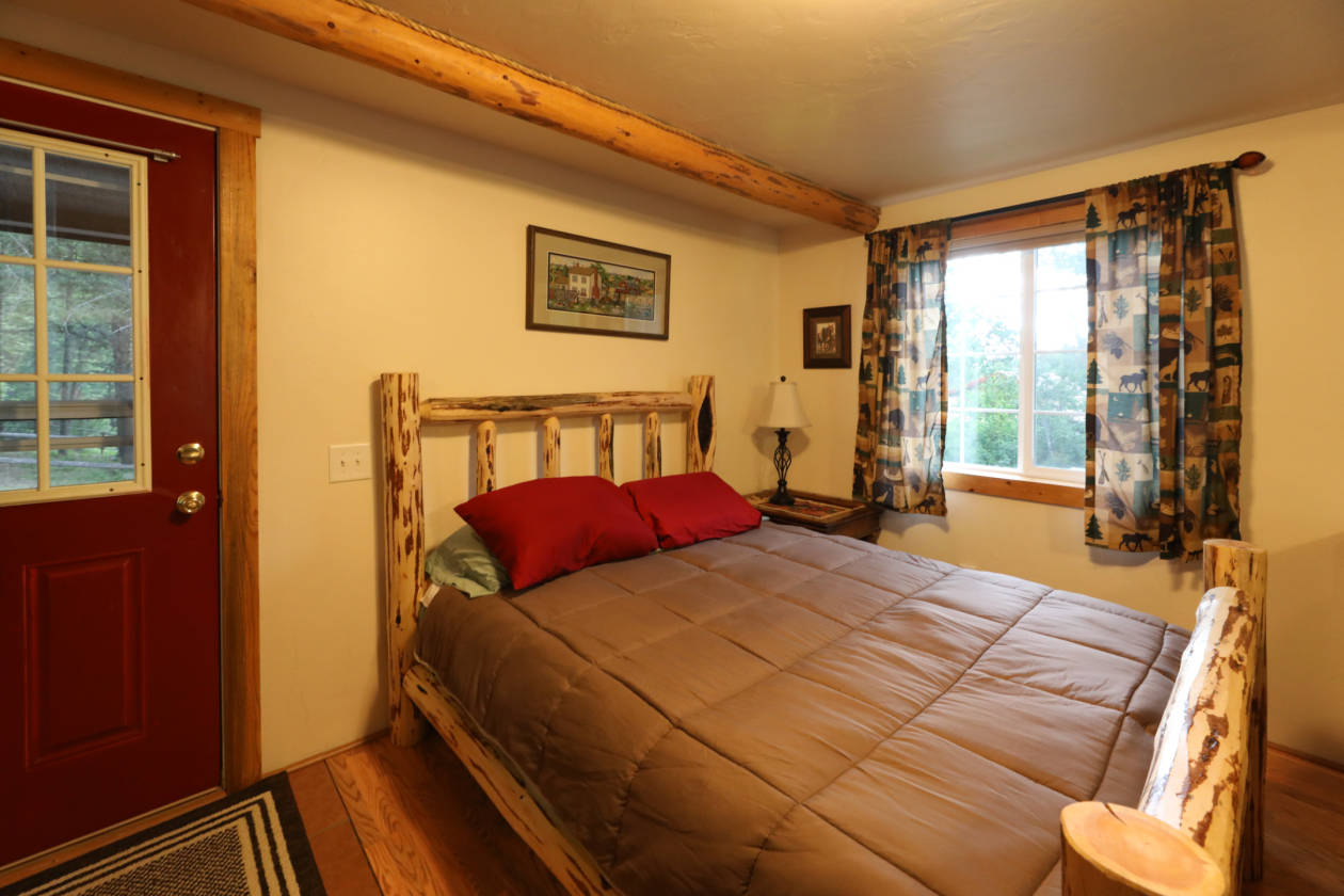 Unique Montana Horse Property on 14 acres, including 2 barns... Kila