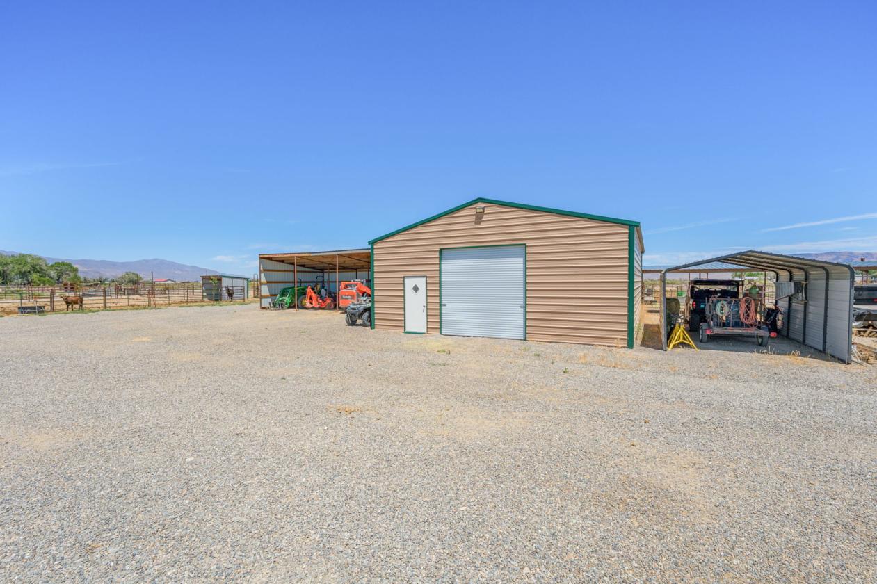 Ready For Horses ~  Turn Key Equestrian Property - photo 4