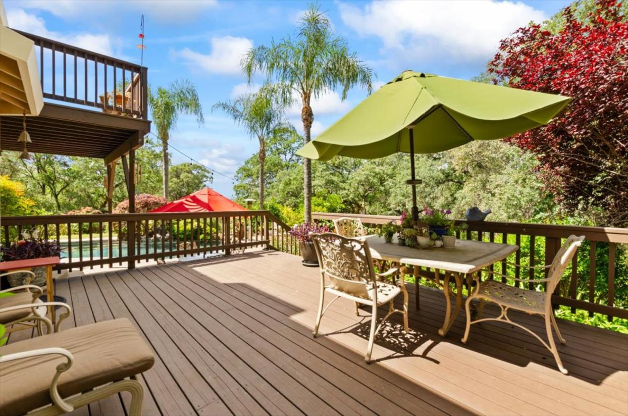 Beautiful Country home for the family on 5+ AC - photo 6