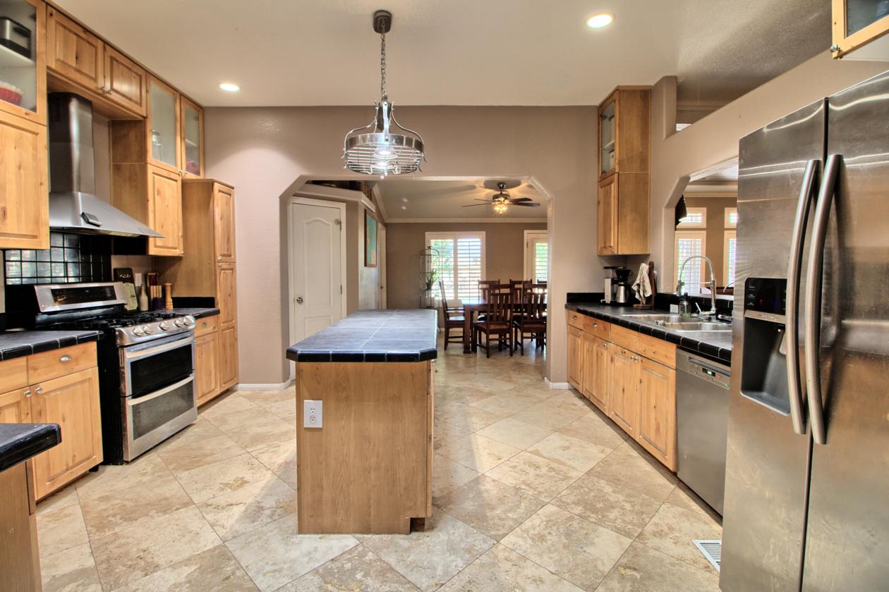 Horse property w/ Stables, RV garage ... - photo 12