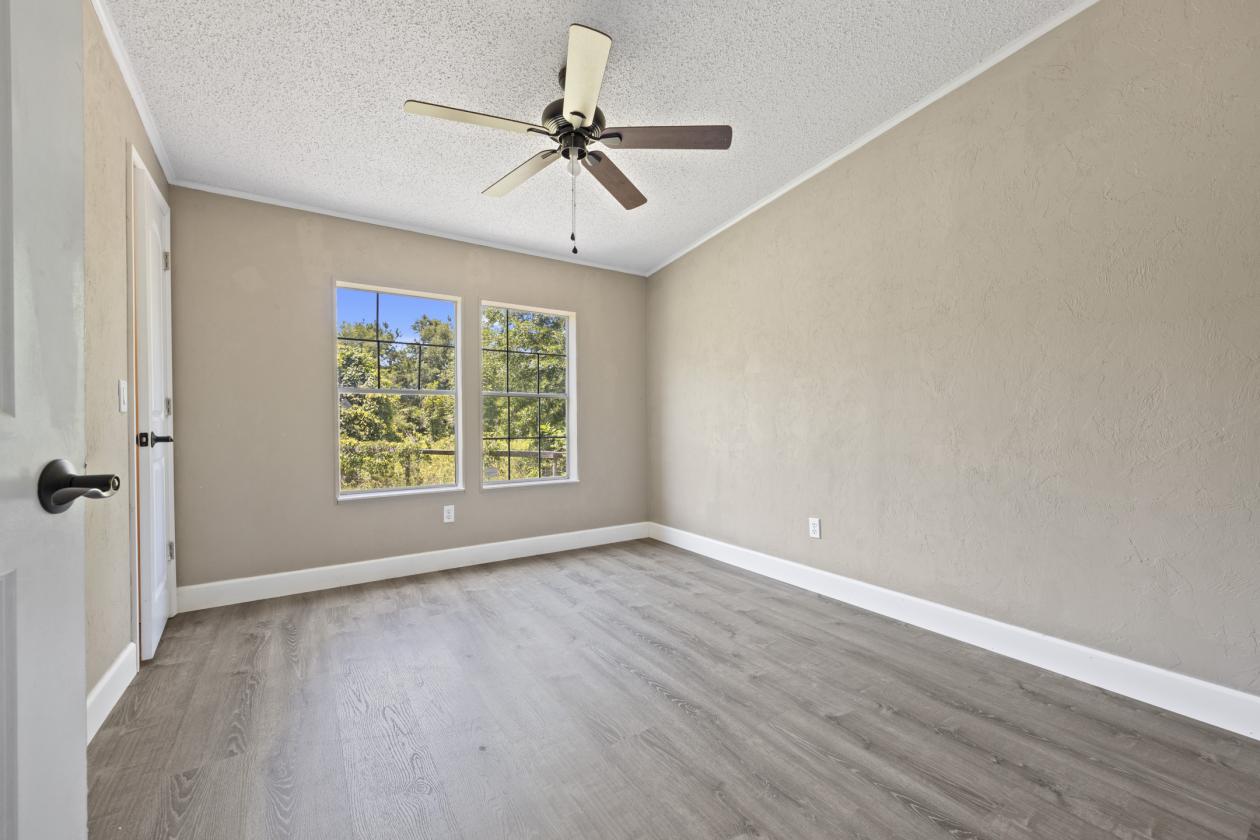 Beautiful Home and Acreage - photo 17