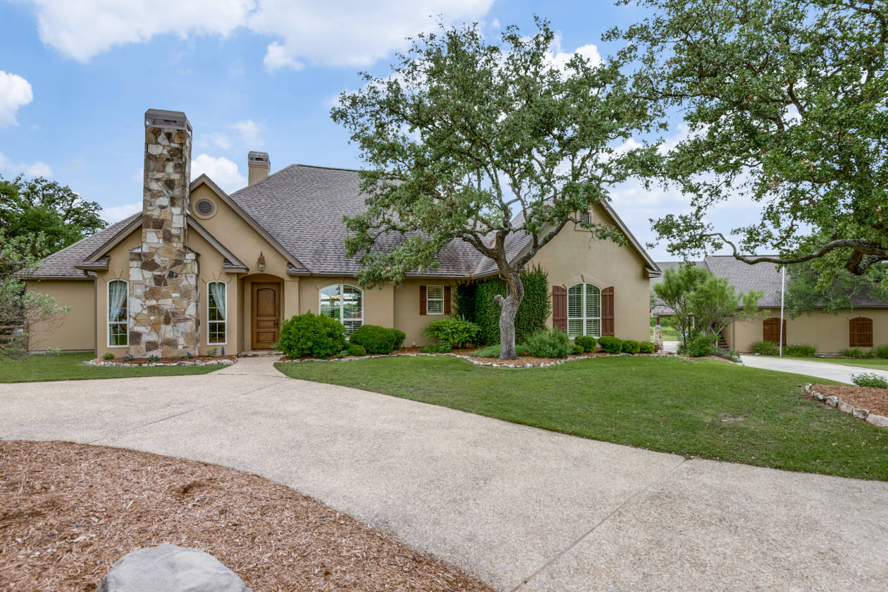 Amazing private 12 acres conveniently located in Fair Oaks Ranch