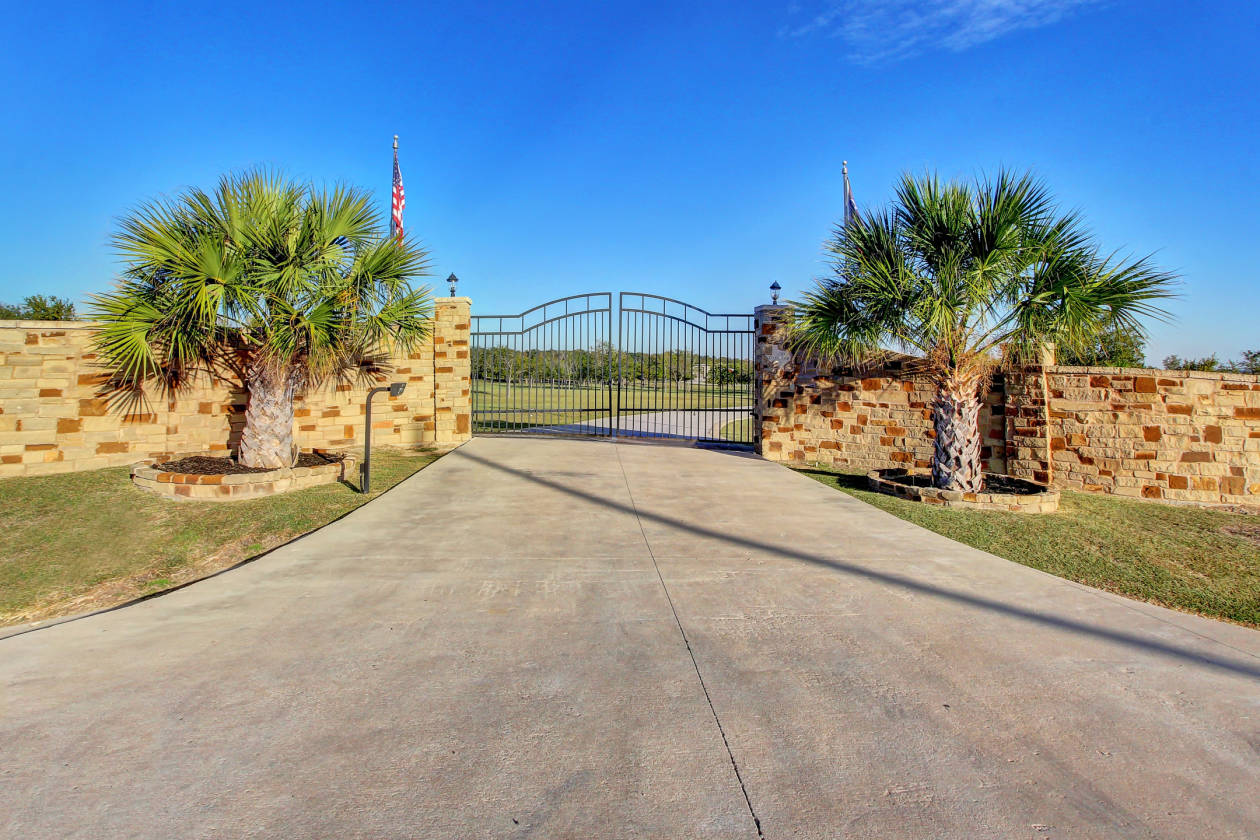 Austin area luxury equestrian estate with separate guest house on