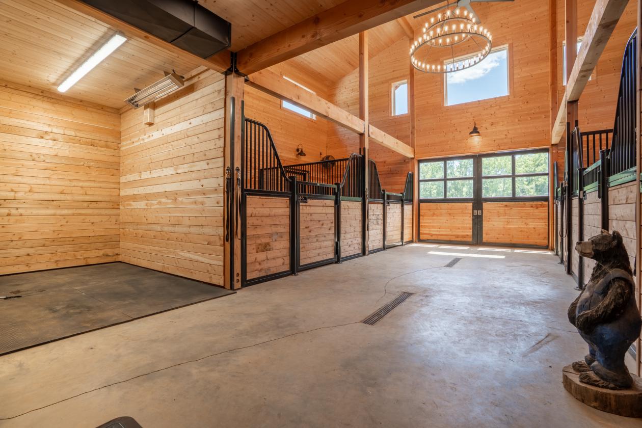 Timber-Frame Estate With Mountain Views - photo 14