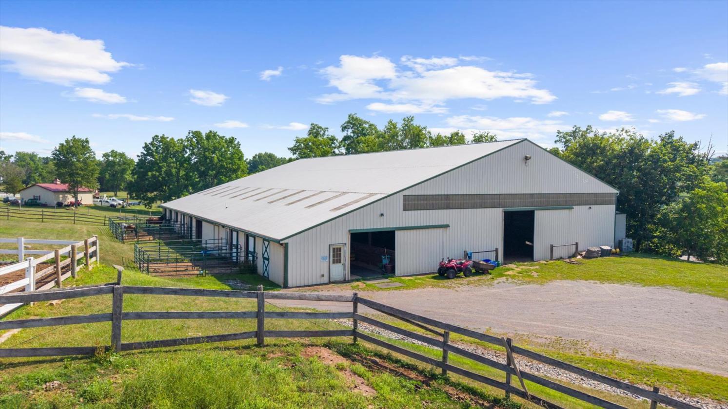 Horse property with large indoor arena - photo 4