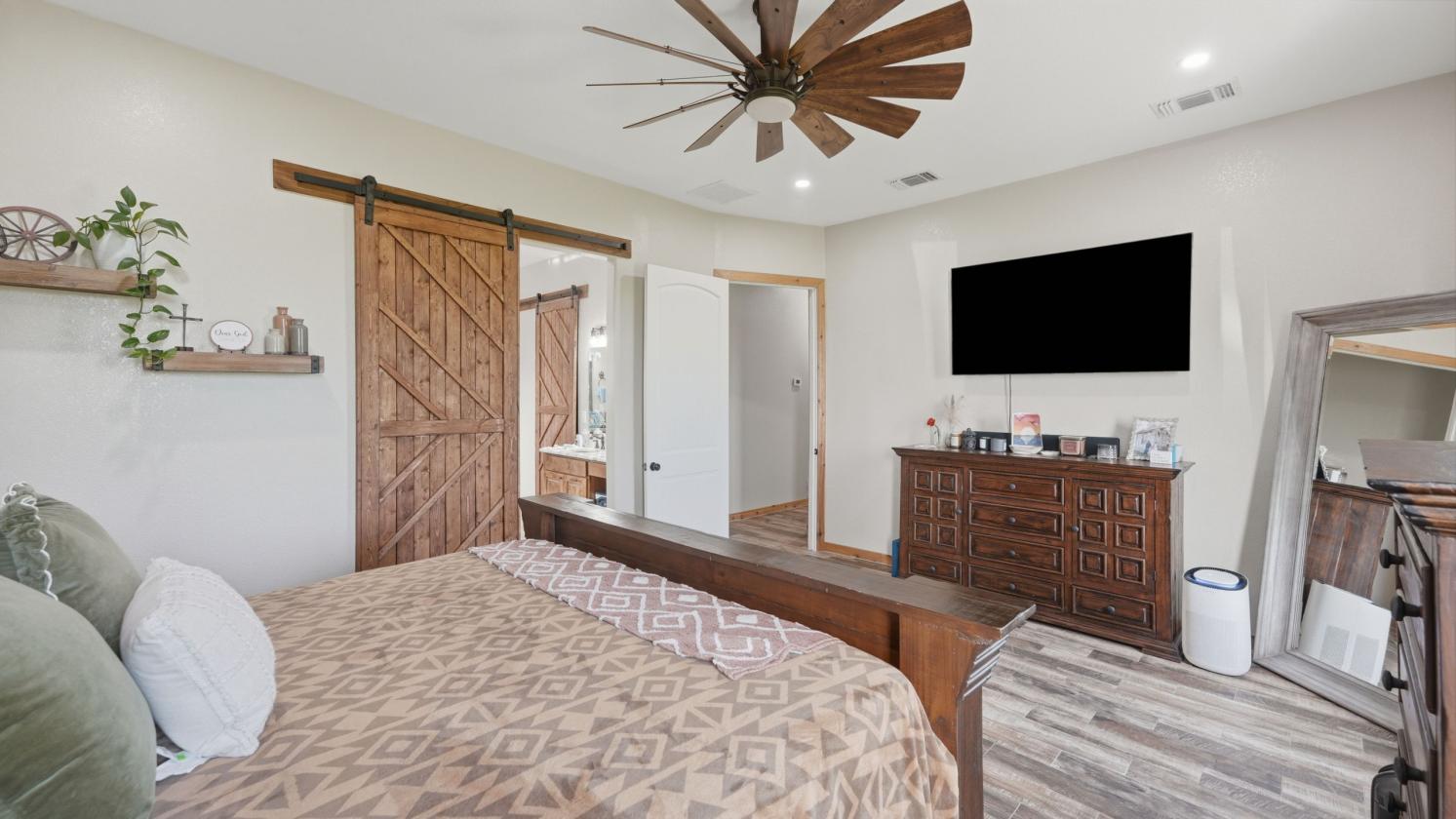 Turnkey Barndominium on 18 Acres - photo 29