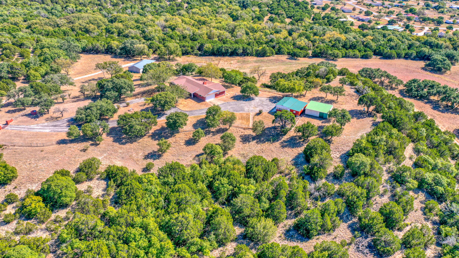 to your sprawling Ranch just 8 short minutes from