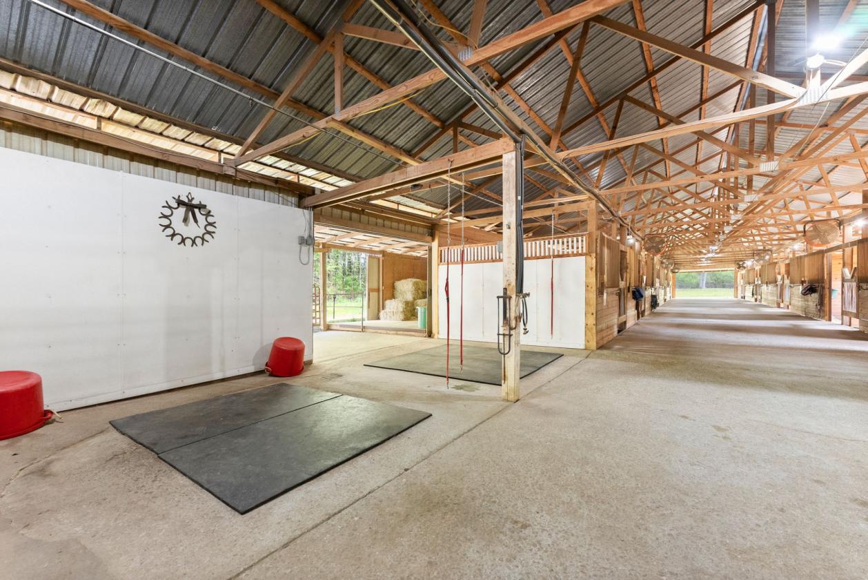 Beautiful Equestrian Estate on 19.8 Acres - photo 17