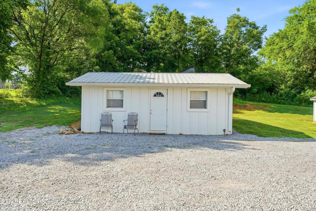 Exceptional horse ranch on 52 acres - photo 24