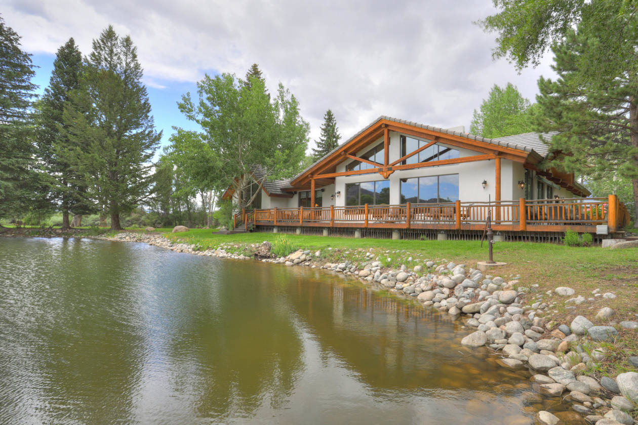 Colorado Mountain horse property with many water features. Buena