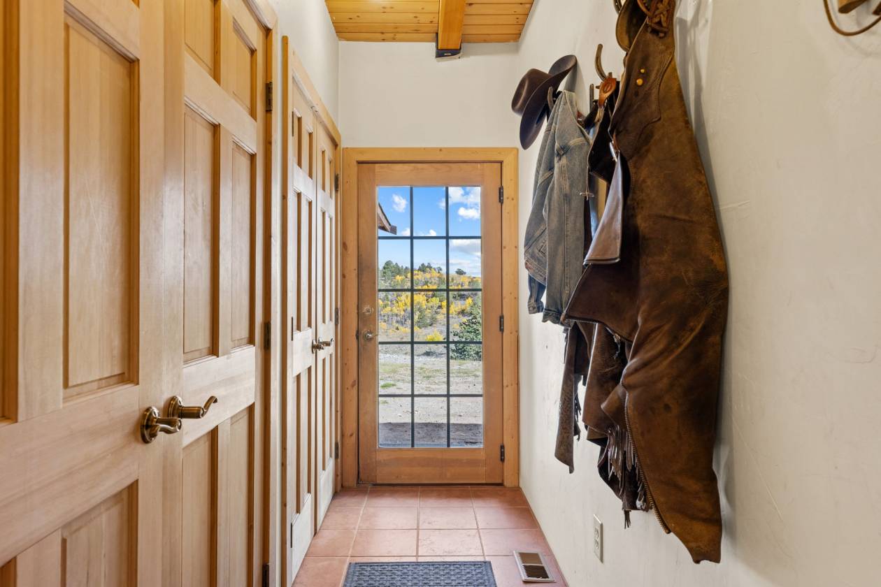 360 Degree Mountain Views for your Horses! - photo 20
