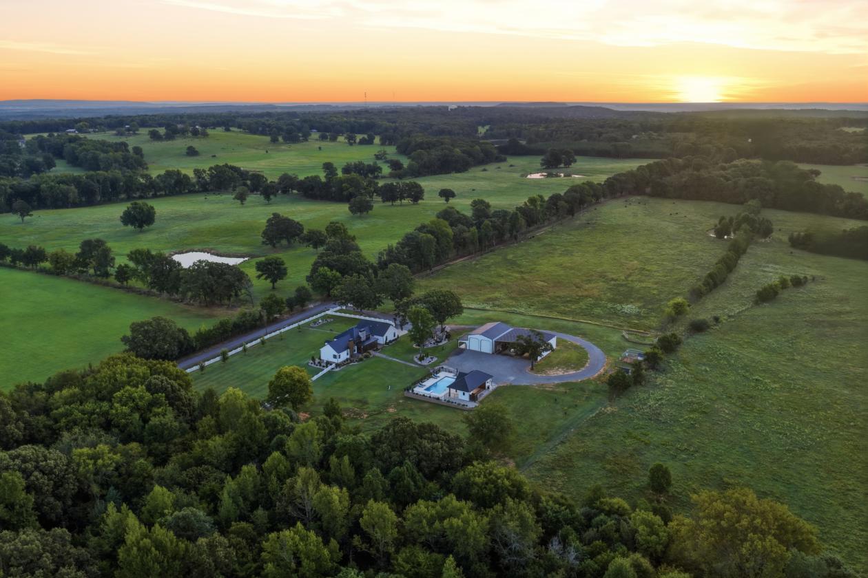 Luxury Horse Estate | Pool, Barn, Shop +28-71 Ac - photo 5