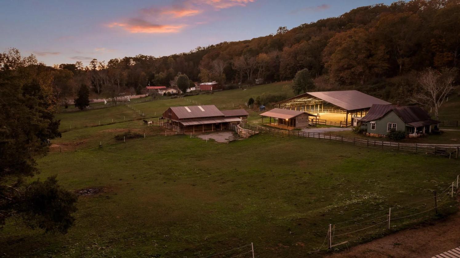 BEAUTIFUL HORSE FARMS WITH VIEWS - photo 10