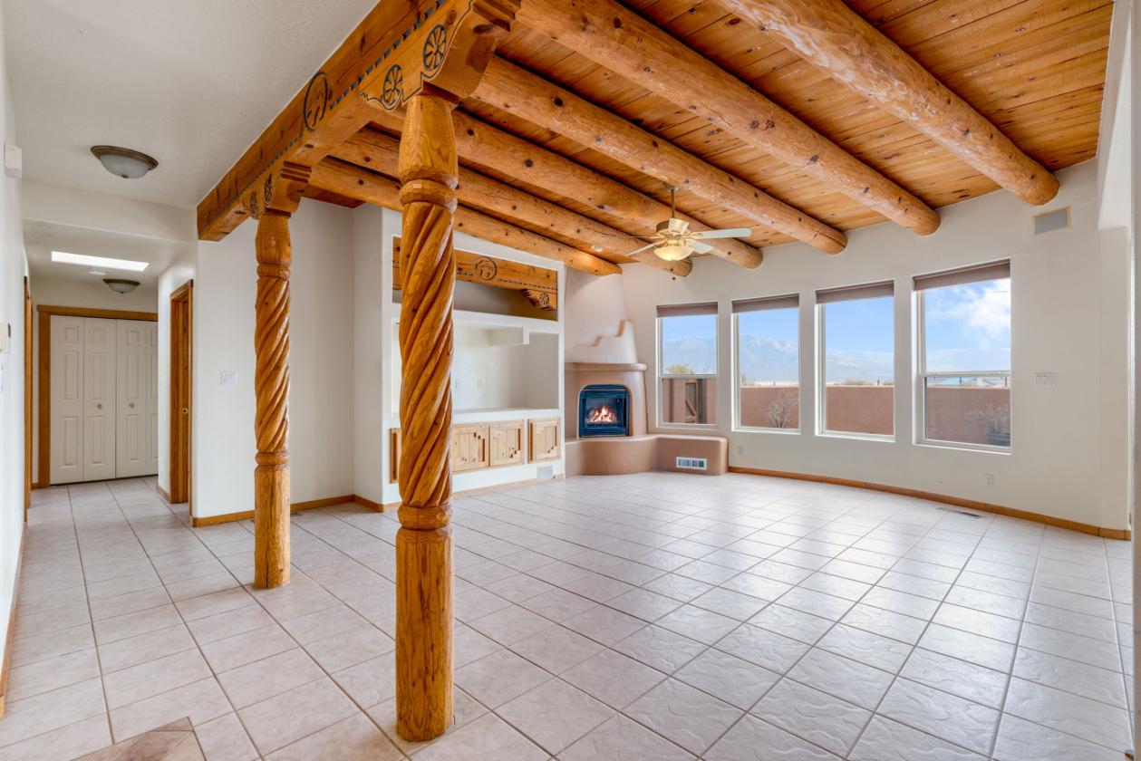 Horse property with gorgeous views - photo 4