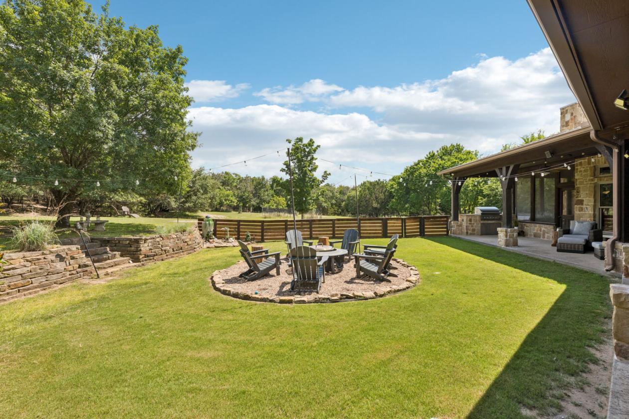 Hill Country Farmhouse Equestrian Estate 6.5 acres - photo 28