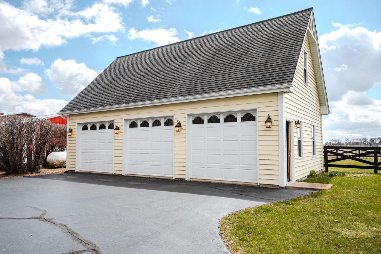 ENJOY EQUESTRIAN LIVING ON THIS BREATHTAKING FARM - photo 9