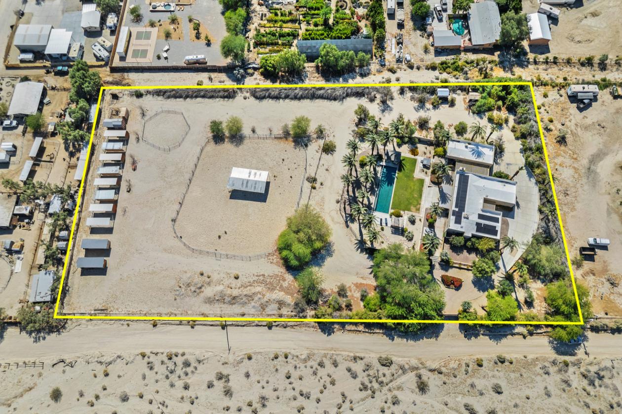 Gated Equestrian Estate with Arena & 4-Stalls - photo 24