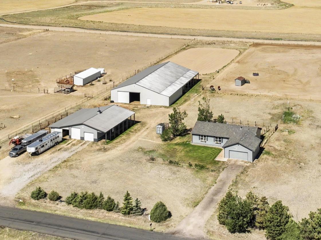 Country Living and Equestrian Excellence - photo 1