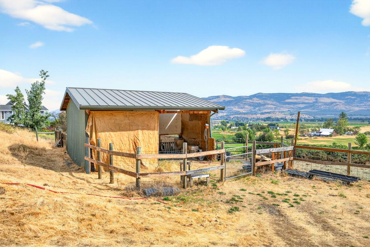 Horse property with two homes and expansive views! - photo 24