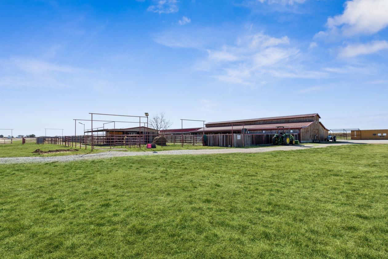 Premier Equestrian Facilities - photo 10